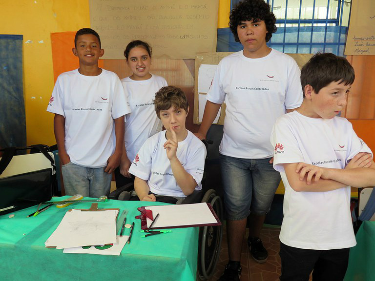 João, ao centro, mudou-se para Viamão só para poder estudar na Zeferino  (Foto: Divulgação)