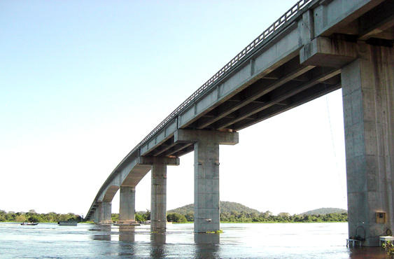 Puccinelli decreta situação de emergência na ponte atingida por embarcação Puccinelli decreta situação de emergência na ponte atingida por embarcação