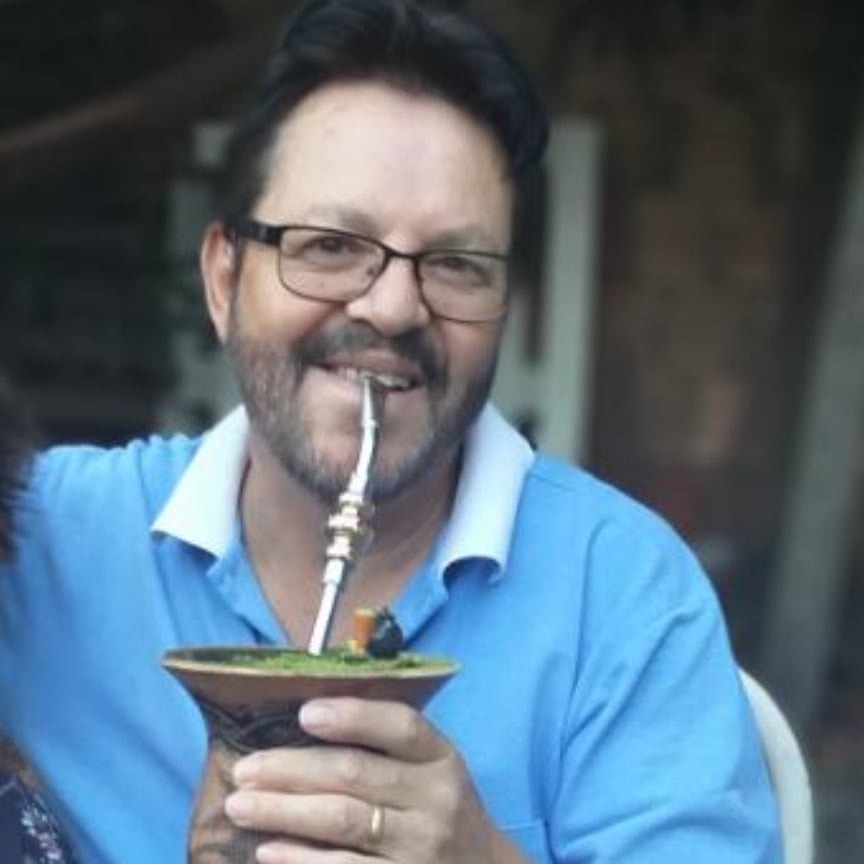 Em Amambai, perseverança e guavira promovem tradições do MS O professor Edirley Viana Vieira./ Foto: Reprodução/Facebook