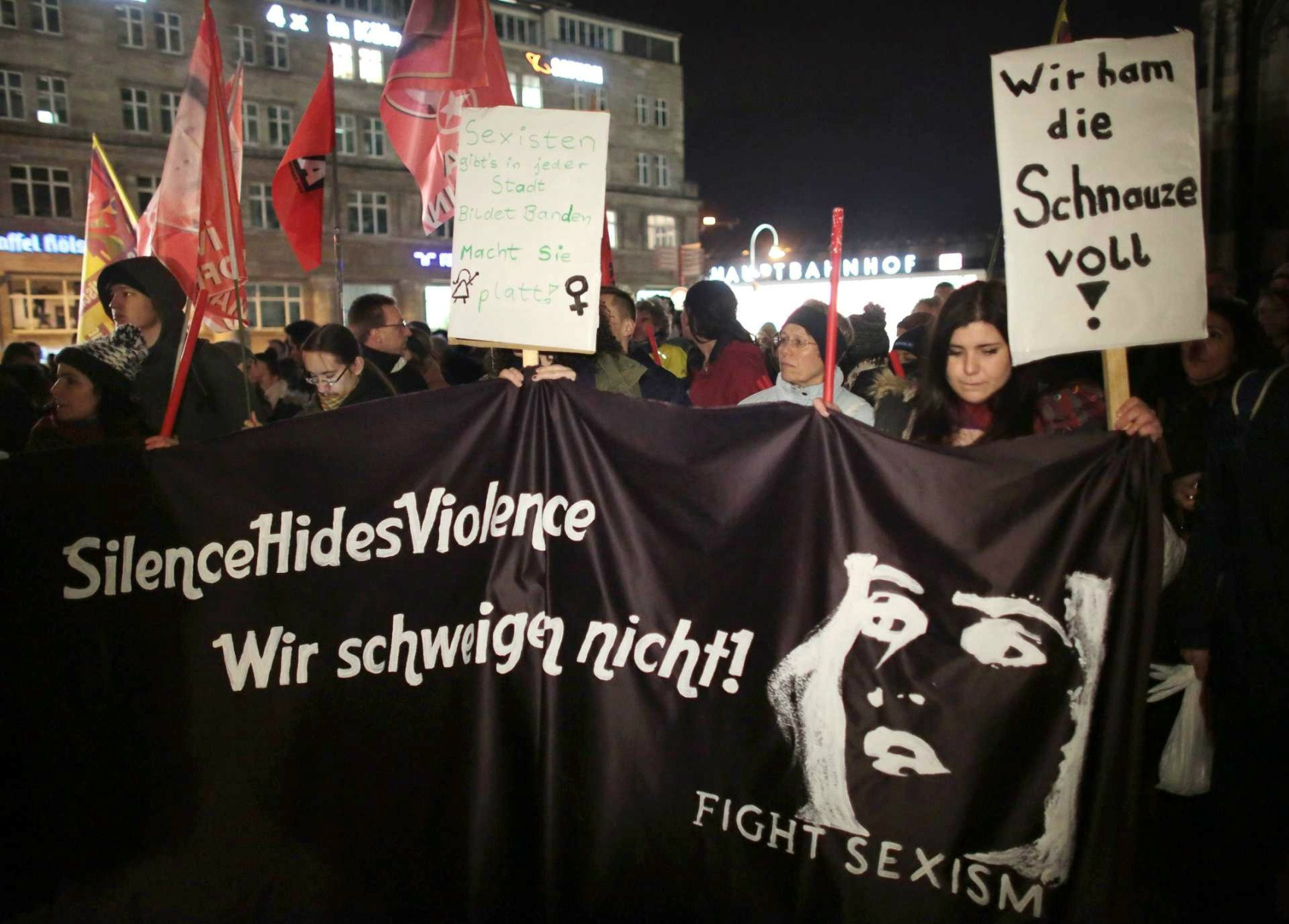Mulheres na Alemanha fazem manifestação contra violência