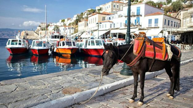 6 lugares que parecem estar ganhando a guerra contra os carros Ilha de Hydra mantém o estilo de vida de séculos atrás ao proibir circulação de motorizados