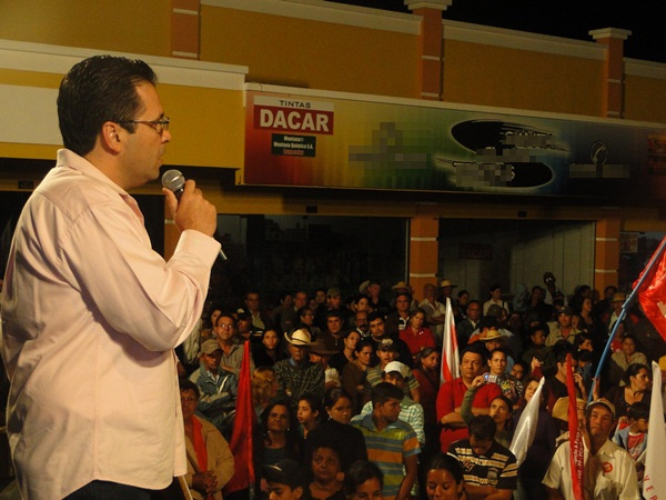 Paulo Benites vai lutar para a industrialização na região de fronteira Paulo Benites fala sobre suas metas em comício.