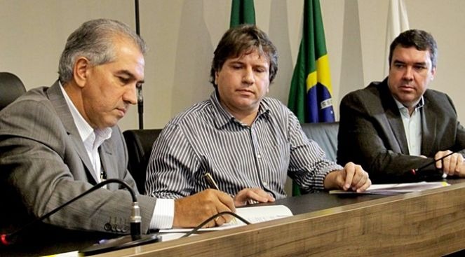 Reinaldo Azambuja e o presidente da Assomasul, Pedro Caravina (Foto: Chico Ribeiro )