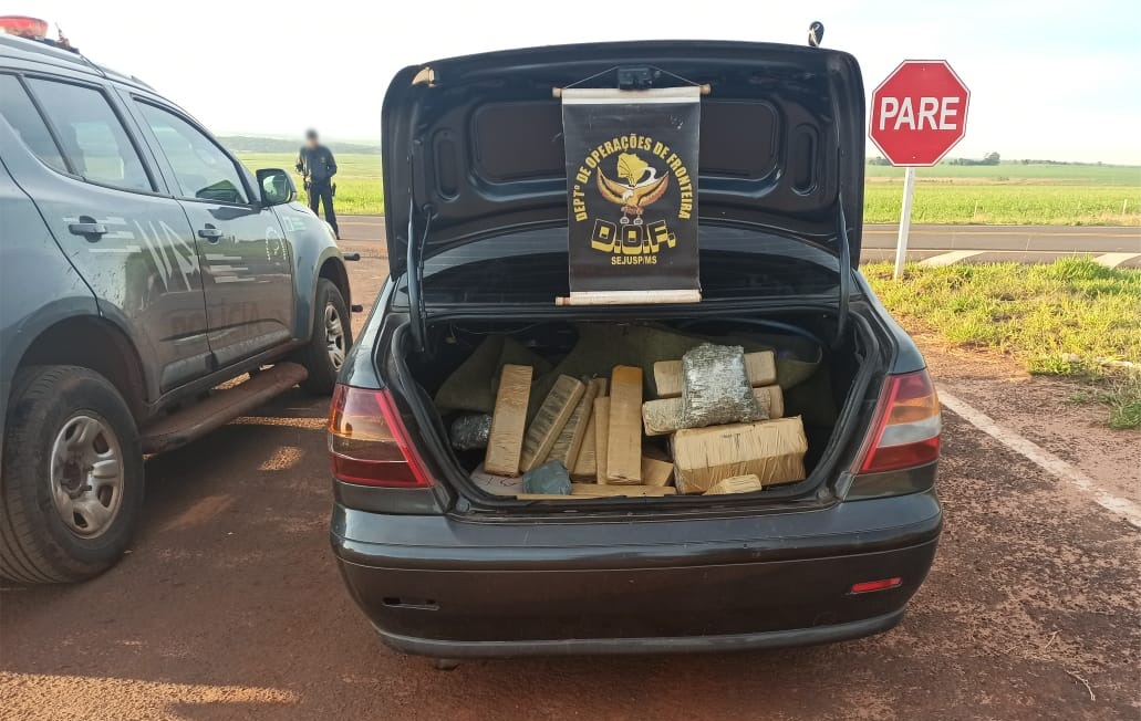 Veículo com quase 700 quilos de maconha foi apreendido pelo DOF A apreensão ocorreu na rodovia entre Amambai e Caarapó/ Foto: DOF