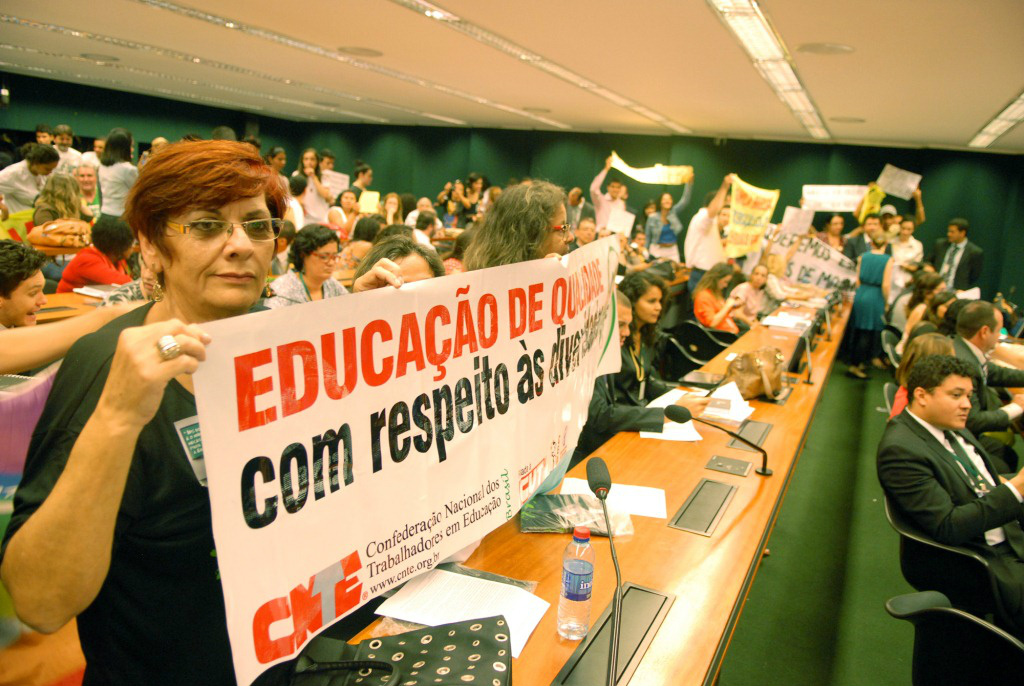Brasil segue sem PNE
