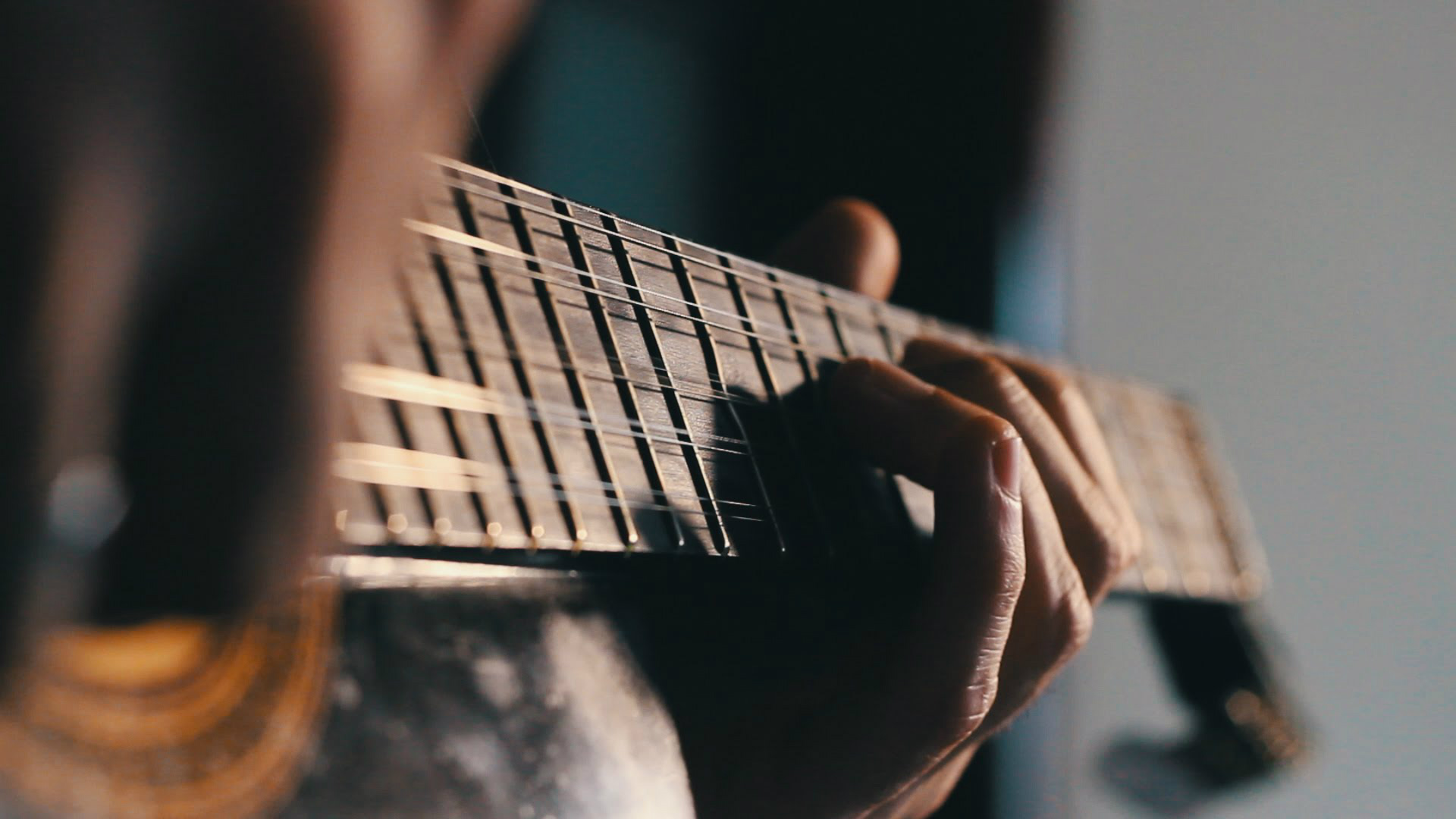 Dois amigos, uma viola, um violão e a música raiz