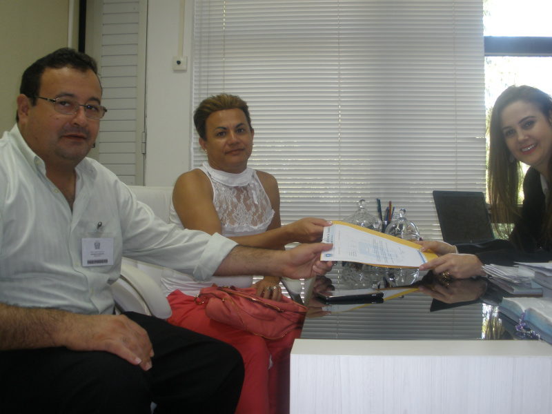Vice-prefeito Dr. Bandeira, vereador  Ilzo e deputada Mara. 