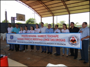 Proerd também tem atuação na aldeia Amambai Autoridades presentes na formatura da 1ª turma do Proerd Indígena.