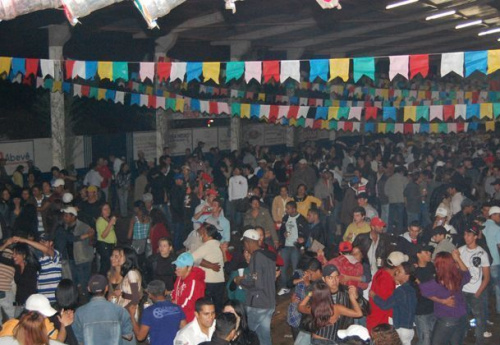Agenda de eventos para Amambai e região Festa do Quentão anima Caarapó neste sábado.