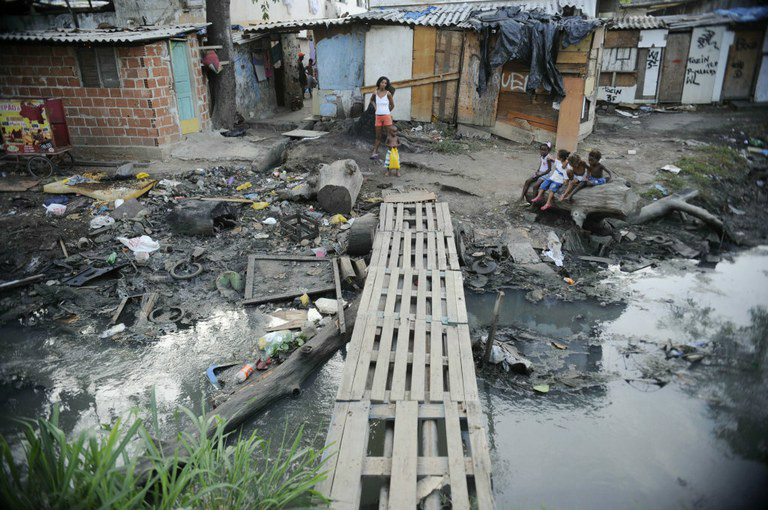 IDH revela como a desigualdade afeta o Brasil Pobreza no Complexo da Maré, no Rio de Janeiro (Foto: Divulgação)