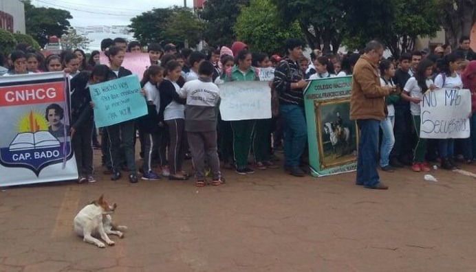 População de Capitan Bado faz manifestação pedindo paz na fronteira A manifestação aconteceu em frente à Prefeitura / Foto: Reprodução