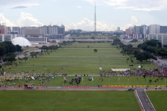  Manifestações pró e contra Lula na Esplanada dos Ministérios. Fabio Rodrigues Pozzebom/Agência Brasil