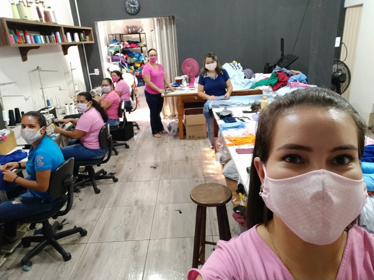 Diariamente, são produzidas de 400 a 600 máscaras diariamente / Foto: Malhas Karina