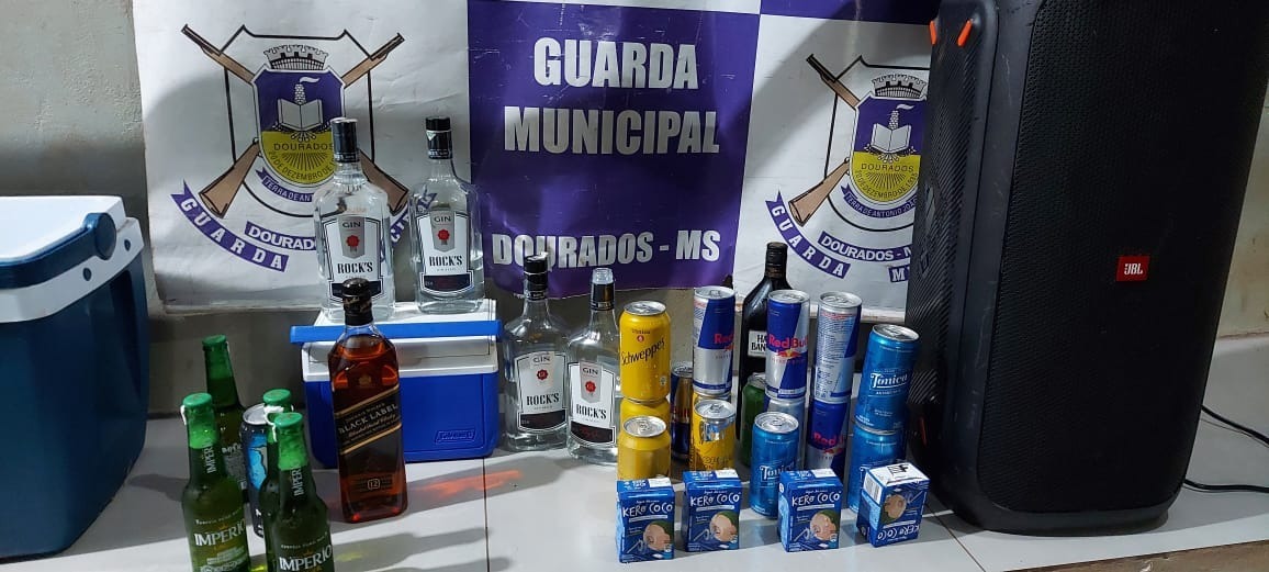 Guarda encerra festa clandestina em galpão de fazenda Guarda encerra festa clandestina em galpão de fazenda