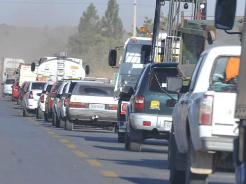 Rodovias com pavimento adequado permitiriam economia de até 5% em combustível A pesquisa feita este ano mostrou que 63,8% da extensão avaliada apresenta problemas ligados a pavimento, sinalização e geometria da via(Renato Araújo/ABr)