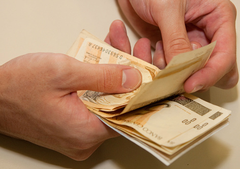 Em um ano, rendimento do trabalhador cai 2,7% Em um ano, rendimento do trabalhador cai 2,7%