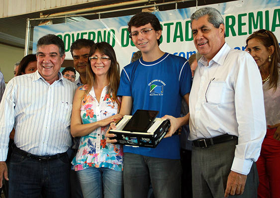 Estado premia melhores alunos de Dourados e região