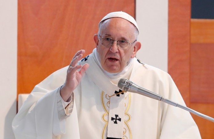 Papa Francisco pede para jovens “se libertarem do vício do celular”