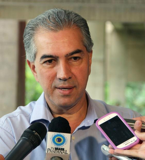 Reinaldo assina ordem de serviço para pavimentação asfáltica em Água Clara Reinaldo assina ordem de serviço para pavimentação asfáltica em Água Clara