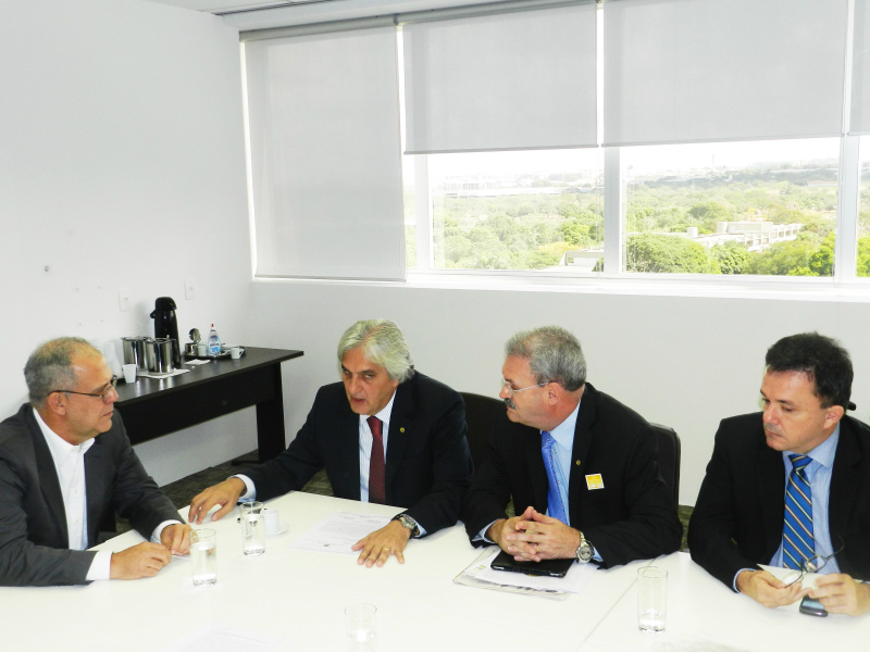 Traçado da ferrovia Estrela d’Oeste a Dourados será mantido Bancada federal e estadual em audiência na EPL para garantir traçado de ferrovia em MS.