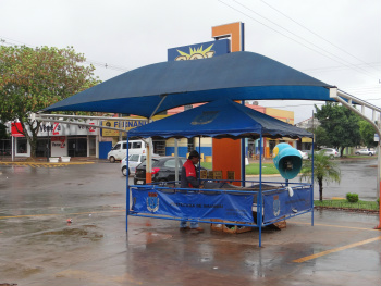 Vereador Dilmar quer novas instalações para a Feira do Produtor de Amambai Hoje a feira funciona no estacionamento do Super Mercado SolFoto: Moreira Produções