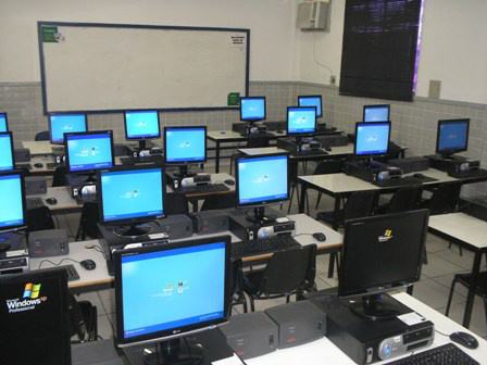 Decreto regulamenta programa Um Computador por Aluno Decreto regulamenta programa Um Computador por Aluno