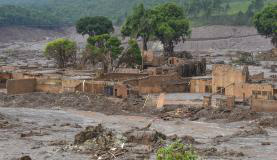 Comissão estuda divisão de dinheiro doado a vítimas de tragédia em Mariana De acordo com a prefeitura, pessoas de todo o Brasil ligaram oferecendo ajuda, após o rompimento da barragem. A prefeitura criou uma conta bancária para receber os recursos.