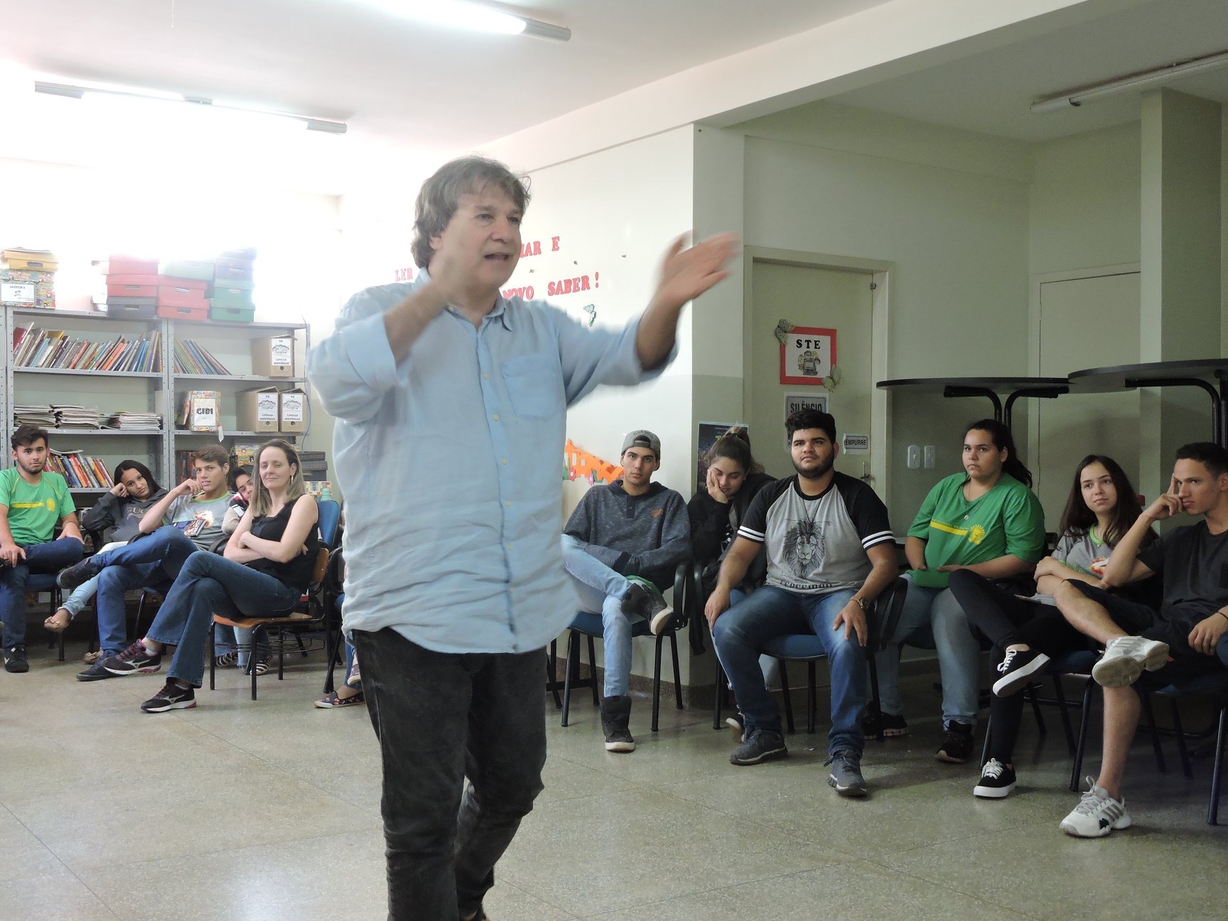 Sady Bianchin, durante evento cultural na escola estadual Vespasiano Martins, no ano de 2018. Foto: Reprodução/Facebook