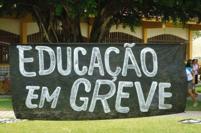 Greve de servidores cresce nesta segunda
