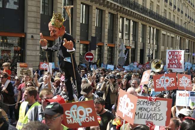 Milhares de pessoas protestam na França contra propostas de Macron