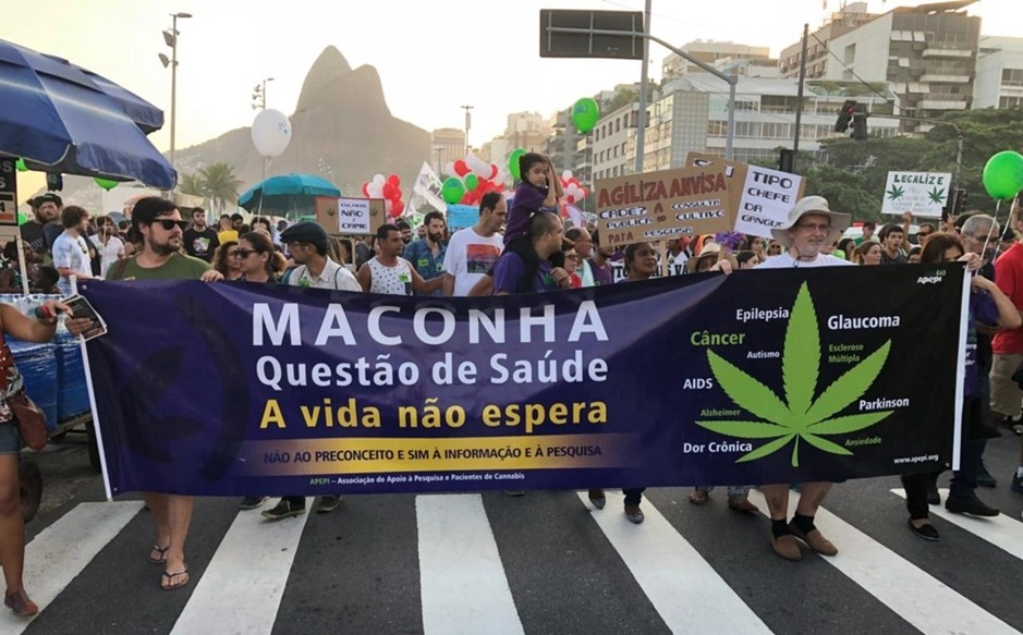 Manifestantes pedem legalização da maconha em marcha no Rio