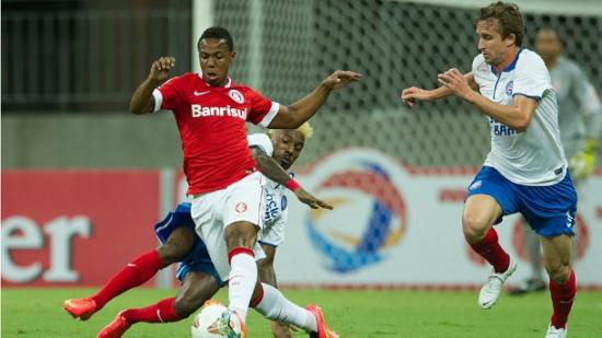 Desfalcado, Inter saiu na frente, mas não conseguiu a vitória
