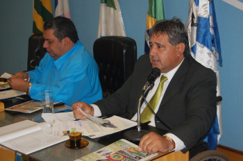 A sessão foi presidida pelo vice-presidente do legislativo municipal, vereador Daniel Riquelme (PTB).