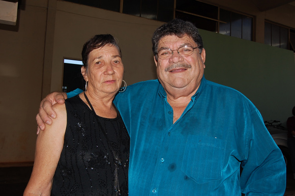 Casais diferentes mostram seu amor no Dia dos Namorados O casal Carlícia e Afonso moram juntos há um ano.