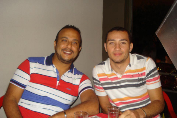 Casais diferentes mostram seu amor no Dia dos Namorados Aílton e Antônio: