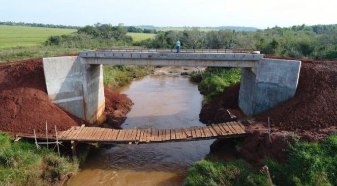 Governo do Estado constrói 106 pontes de concreto em Mato Grosso do Sul Ponte de concreto substitui construção de madeira em Sete Quedas. (Foto: Divulgação/Governo)