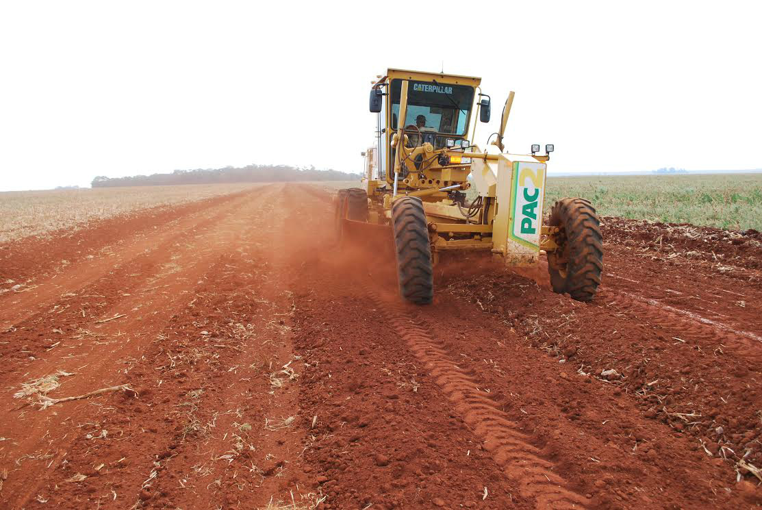 Prefeitura mantém manutenção das estradas rurais em Aral Moreira Prefeitura mantém manutenção das estradas rurais em Aral Moreira