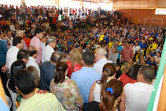 Aluno de 42 anos volta à sala de aula, conquista reconhecimento
