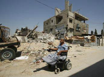 Um ano após o começo da guerra, as ruas de Gaza continuam destruídas para desespero dos moradores. 