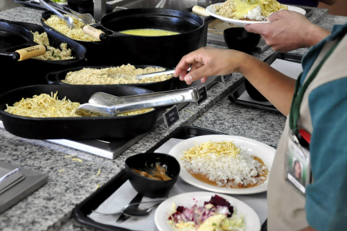 Programa de alimentação atendeu 19,5 milhões trabalhadores em 2015 Programa de alimentação atendeu 19,5 milhões trabalhadores em 2015