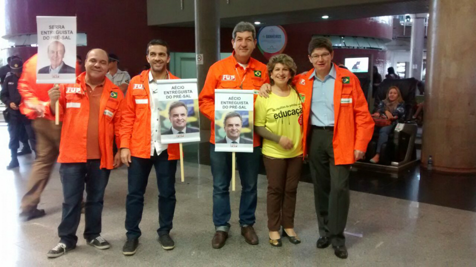 CNTE realiza manifestação em defesa dos royalties do petróleo