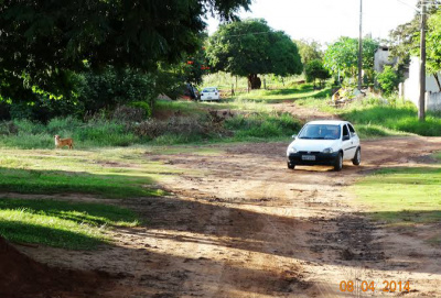 Vereador Jaime Bambil quer serviços de manutenção em ruas da vila Doriane / Foto: Assessoria