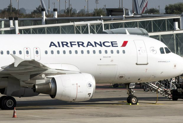 Corpo encontrado em trem de pouso de avião da Air France pode ser de brasileiro Corpo encontrado em trem de pouso de avião da Air France pode ser de brasileiro