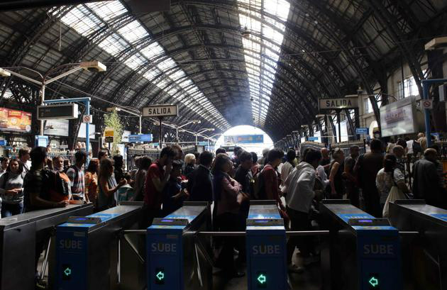Greve geral na Argentina tem grande adesão na área metropolitana de Buenos Aires