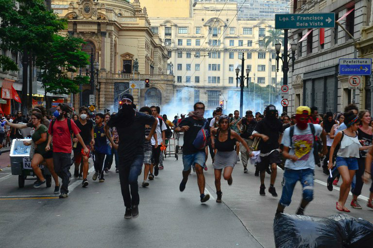 "A população está mais insatisfeita e o MPL, mais determinado" Protesto do último dia 8 foi reprimido com bombas de gás e de efeito moral