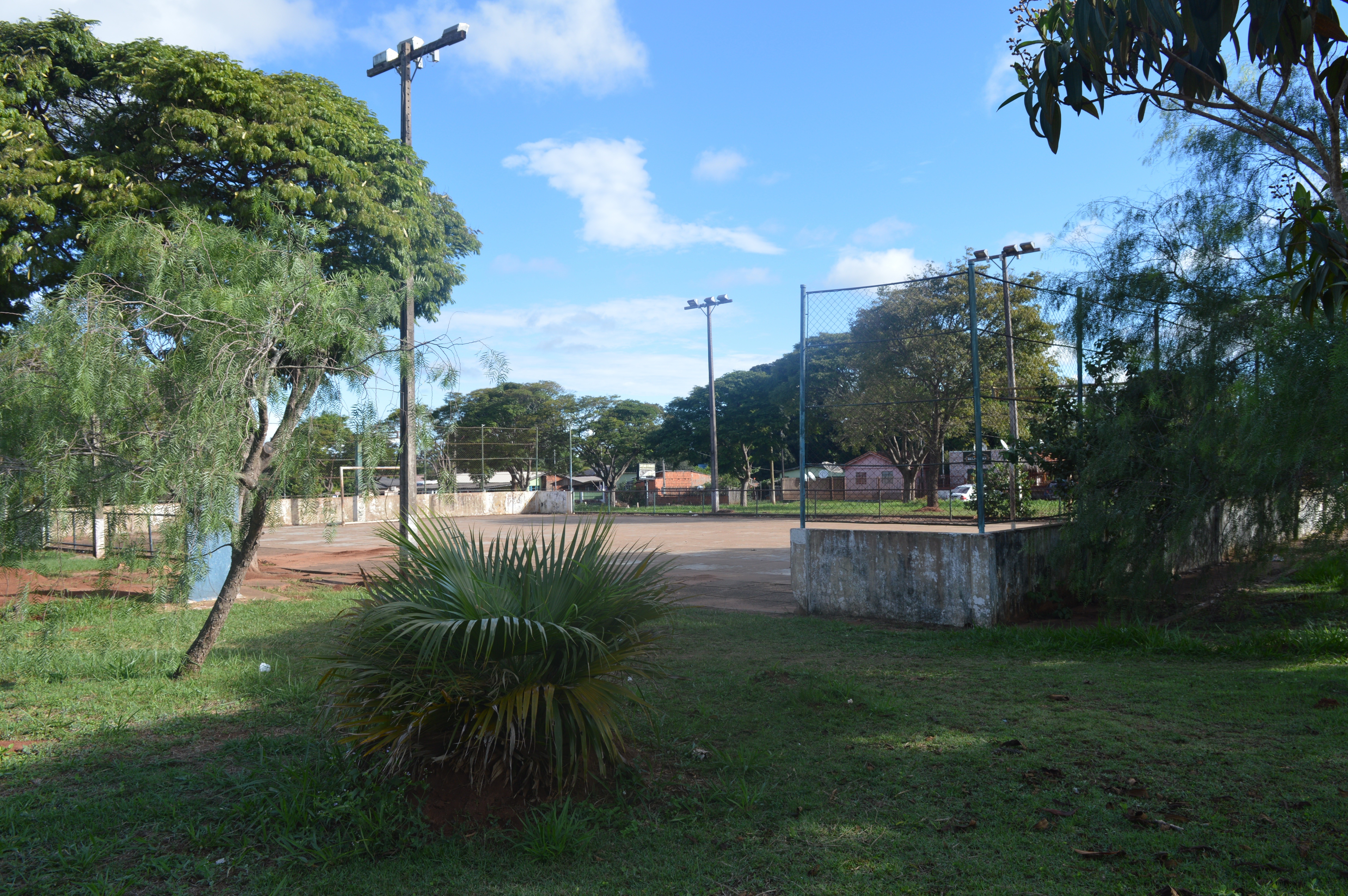 Vereador cobra reforma e manutenção em quadras de esportes Quadra na praça da vila Doriane / Foto: Moreira Produções