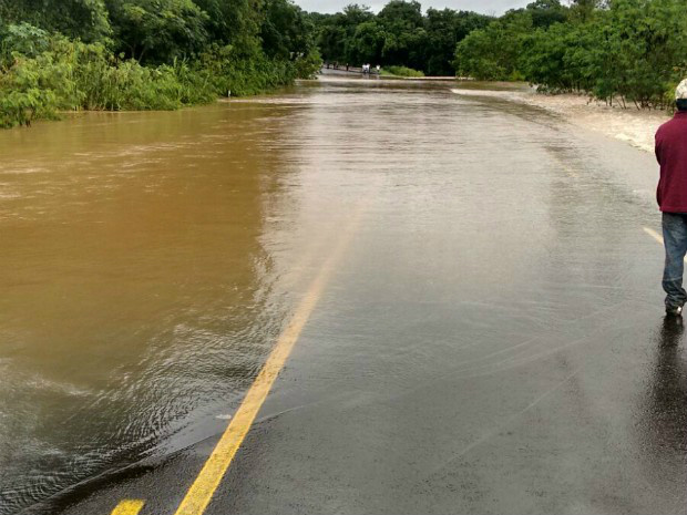 Paraná tem 23 rodovias interditadas por causa de fortes chuvas