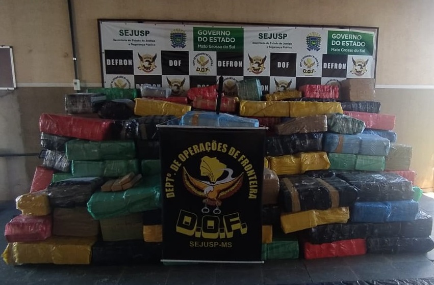 Carreta carregada com arroz e mais de cinco toneladas de maconha foi apreendida Carreta carregada com arroz e mais de cinco toneladas de maconha foi apreendida