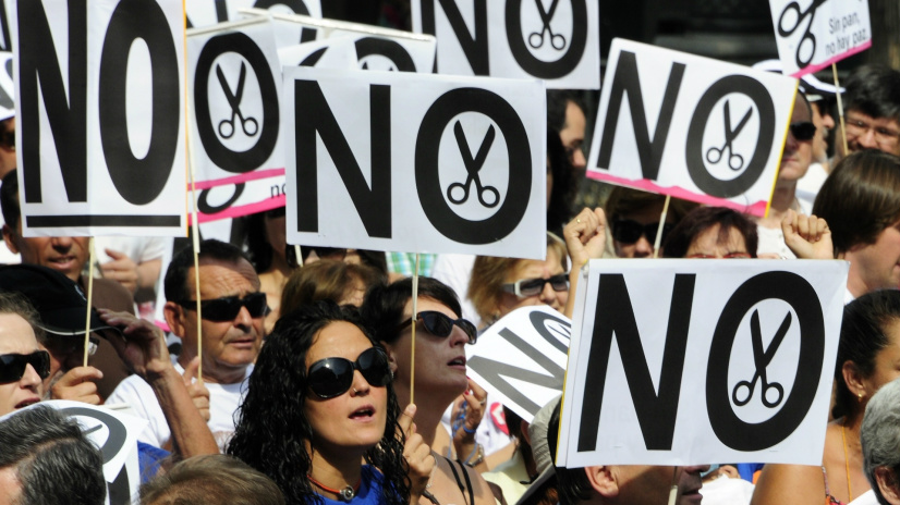 Governo grego cria plano de ajuda aos mais afetados pela crise