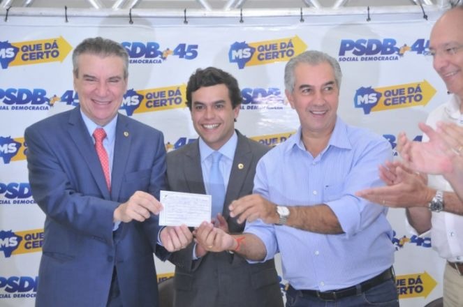 Paulo Corrêa (e) trocou o PR pelo PSDB (Foto: Valdenir Rezende/Correio do Estado)